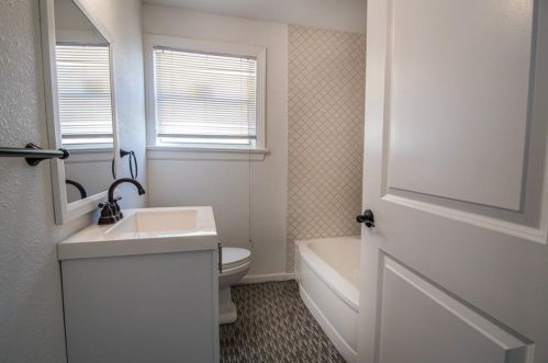 1926 Berwick Ave, Dallas TX 75203-4205 exterior