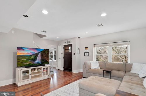 19558 Loudoun Orchard Rd, Leesburg VA  20175-6806 exterior