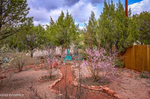 105 Castle Rock Trl, Sedona AZ 86336-6820 exterior