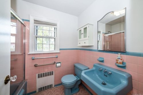 353 Hussey Rd, Mount Vernon NY  10552-2305 exterior