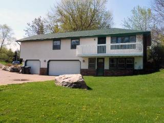 4095 Blackhawk Rd, Saint Paul, MN 55122-1751