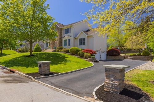 6 Oakley Blvd, Garnerville, NY 10923-1860