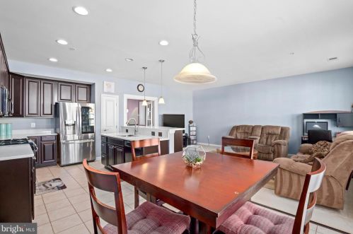 7366 Brunson Cir, Gainesville VA 20155 exterior