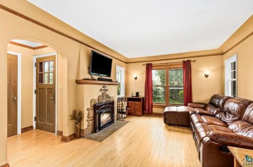 4011 Nelson Rd, Duluth MN 55803-2722 exterior