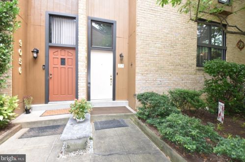 9054 Blarney Stone Dr, Springfield, VA 22152-2131