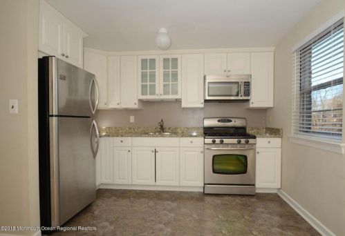 29 Manor Dr, Tinton Falls NJ  07712-2568 exterior