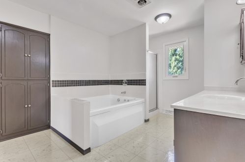 786 Decorah Rd, West Bend WI  53095-8112 exterior