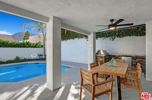 54404 Avenida Madero, La Quinta CA  92253-3620 exterior