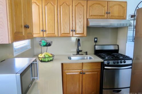 365 Sylvan Knl Rd, Stamford CT  06902-5348 exterior