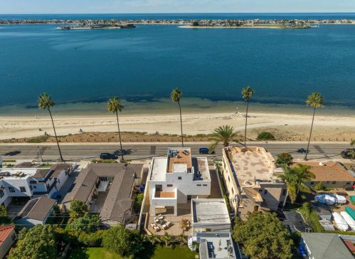 3535 Riviera Dr, San Diego CA 92109-6641 exterior