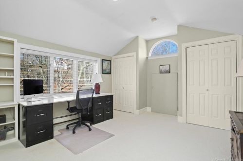 200 Mill Rd, New Canaan CT  06840-4310 exterior