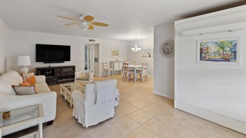 1010 Circle Ter, Delray Beach, FL 33445-3053