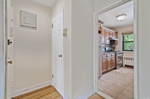 156-23 80th St, Jamaica, NY 11414-1106