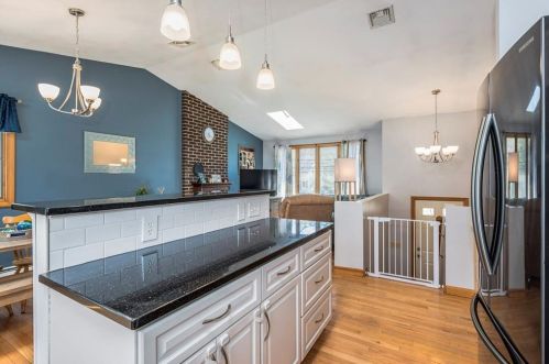 107 Allenton Rd, North Kingstown RI  02852-5914 exterior