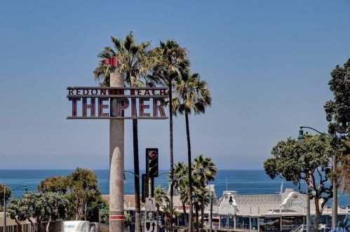 230 Catalina Ave, Redondo Beach CA  90277-3313 exterior