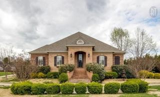 500 Clubhouse Ln, Clarksville, TN 37043-7213