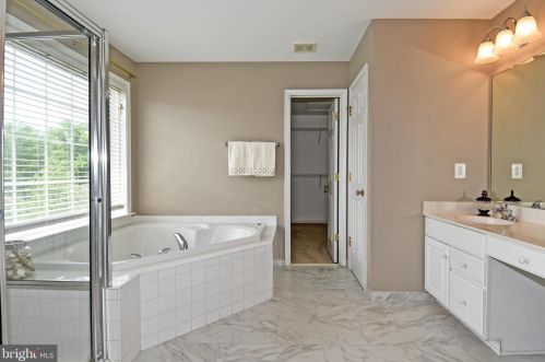 6022 Slippery Rock Rd, Haymarket VA  20169-3312 exterior