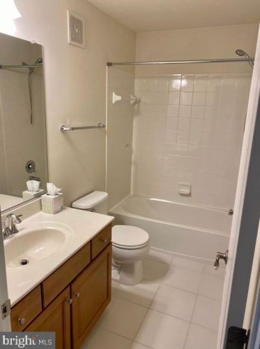 15352 Kensington Park Dr, Woodbridge VA  22191-6571 exterior