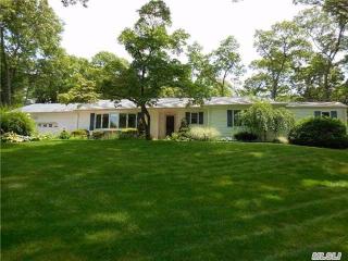 8 Roundabout Rd, Smithtown, NY 11787-1823