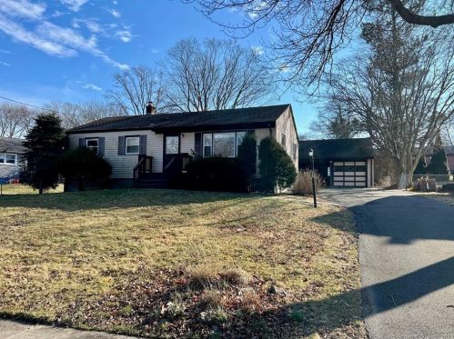 93 Easy St, Milford, CT 06460-6836