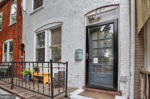 221 Coral St, Lancaster, PA 17603-5131