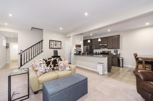 1792 Quarry Oaks Dr, Florence KY  41042-5700 exterior