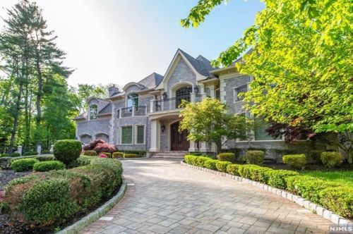 826 Sussex Rd, Franklin Lakes, NJ 07417-1059
