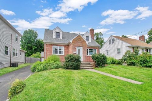 565 Light St, Stratford, CT 06614-4633