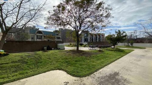 801 Franklin St, Oakland CA 94607-4252 exterior