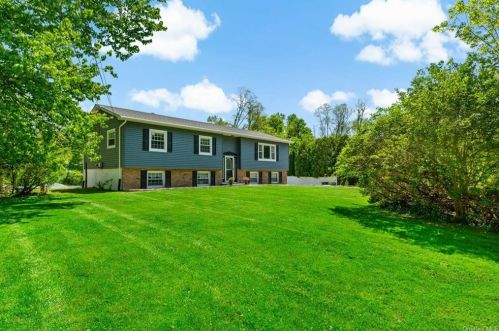 16 Myrtle Ave, Mahopac, NY 10541-4641