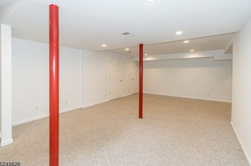 11 Autumn Dr, Scotch Plains NJ  07076-2431 exterior