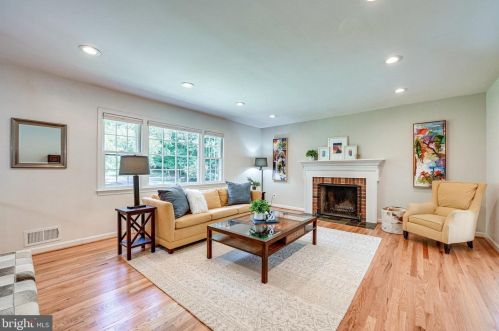 328 River Bend Rd, Great Falls VA  22066-4140 exterior