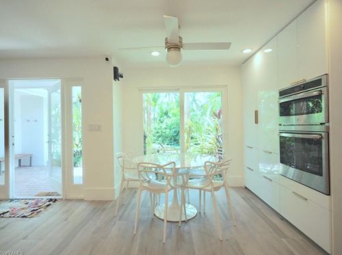 620 Sandpiper St, Naples FL  34102-0604 exterior