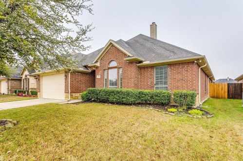 1804 Colorado Ct, Burleson TX  76028-8176 exterior