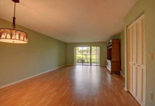 19 Stratford Dr, Boynton Beach, FL 33436-6336
