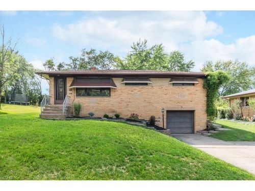 7812 Hoertz Rd, Cleveland, OH 44134-6406