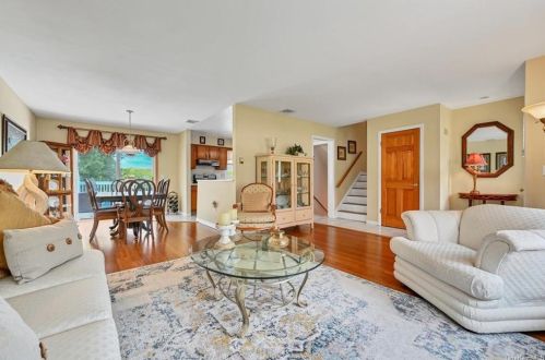 9 New Castle Dr, Washingtonville NY  10992-1735 exterior