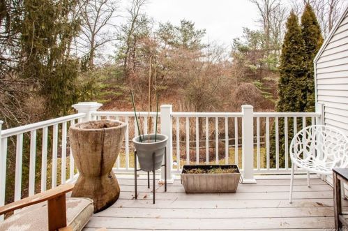 24 Lake Marie Ln, Bedford Hills, NY 10507-1229