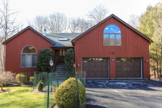 201 Briarwood Dr, Somers Town, NY 10589-1810