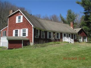 82 Meadowbrook Rd, Southbury, CT 06488-1146