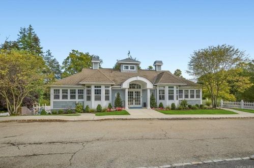 7 High Ridge Rd, Crotonville NY  10562-1970 exterior
