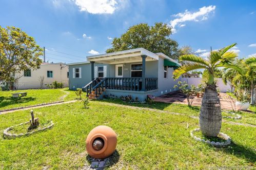 3390 1st Ave, Hialeah, FL 33013-3204