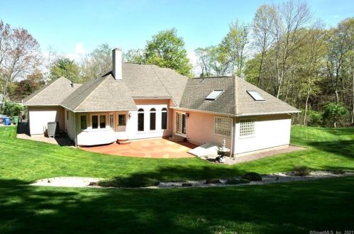 341 Camp St, Middletown, CT 06457-2428