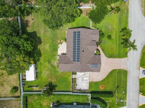 107 Hawthorne Cir, Fort Pierce FL 34953-3524 exterior