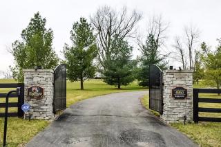 4950 Buggy Ln, Lexington, KY 40516-9410