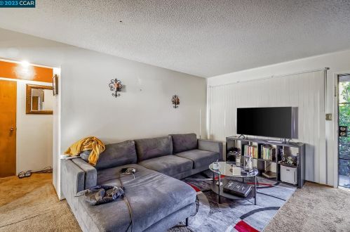 3201 Arkansas St, Oakland CA 94602-3707 exterior