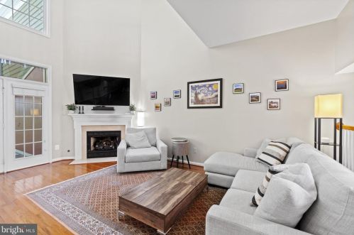 11410 Hollow Timber Ct, Herndon VA  20194-1980 exterior