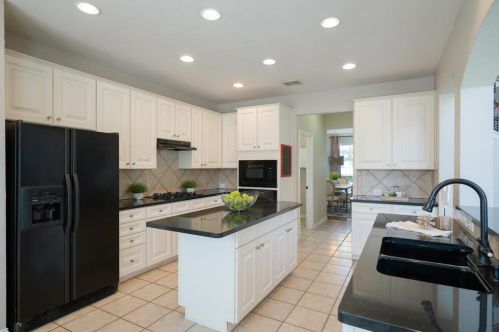 5216 Water Oak Dr, Lewisville TX  75028-1099 exterior