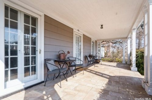 970 Allen Ln, Woodsburgh NY  11598-1705 exterior