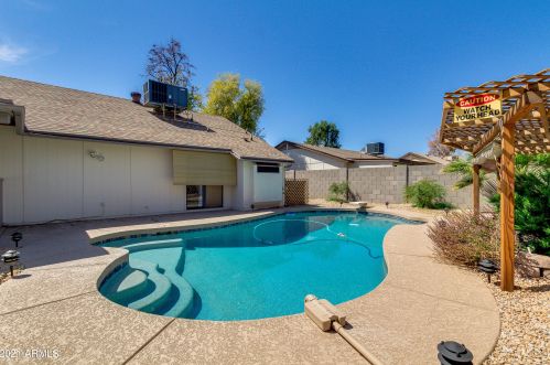2527 Evergreen St, Chandler, AZ 85225-2142